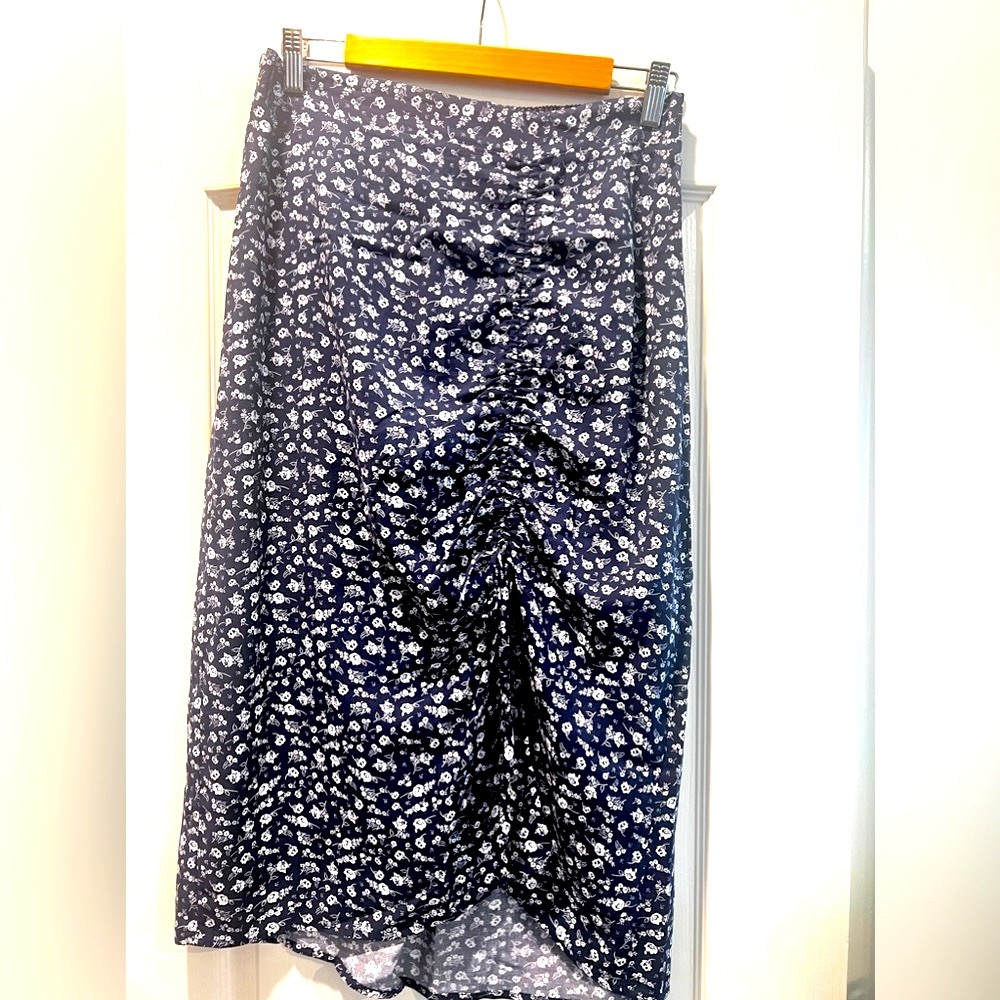 Front shirted skirt